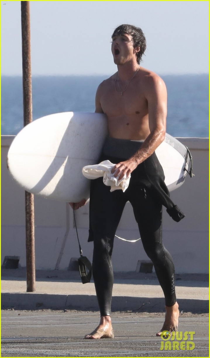 jacob elordi bares his abs after surf session in malibu 08