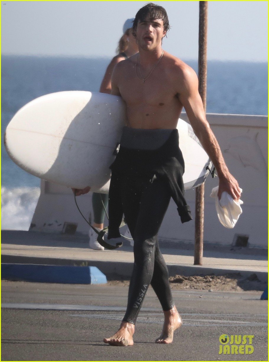 jacob elordi bares his abs after surf session in malibu 35