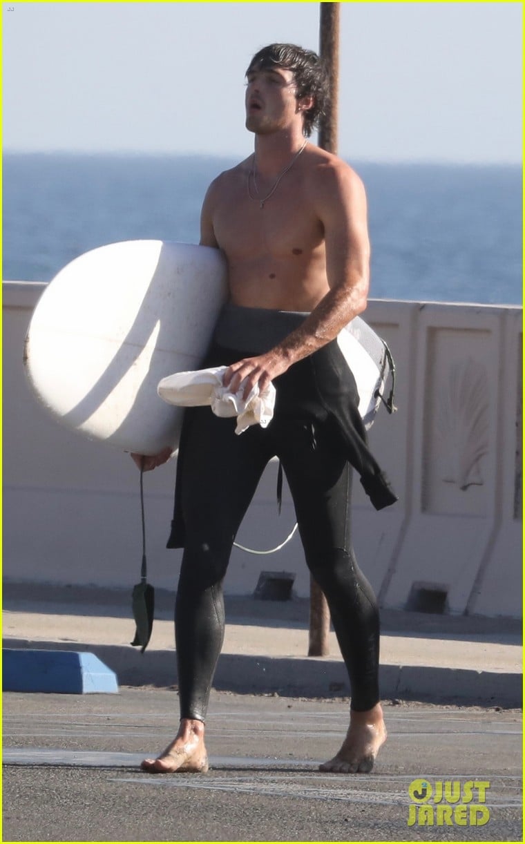 jacob elordi bares his abs after surf session in malibu 39