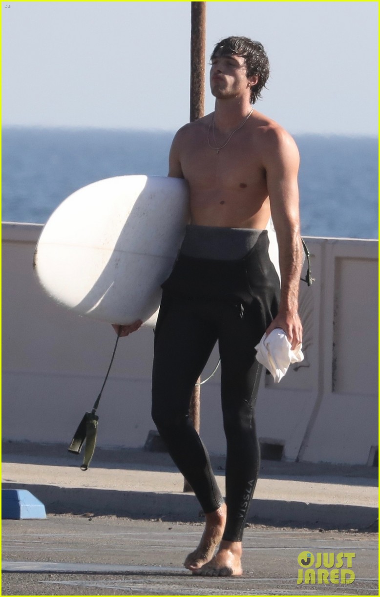 jacob elordi bares his abs after surf session in malibu 40