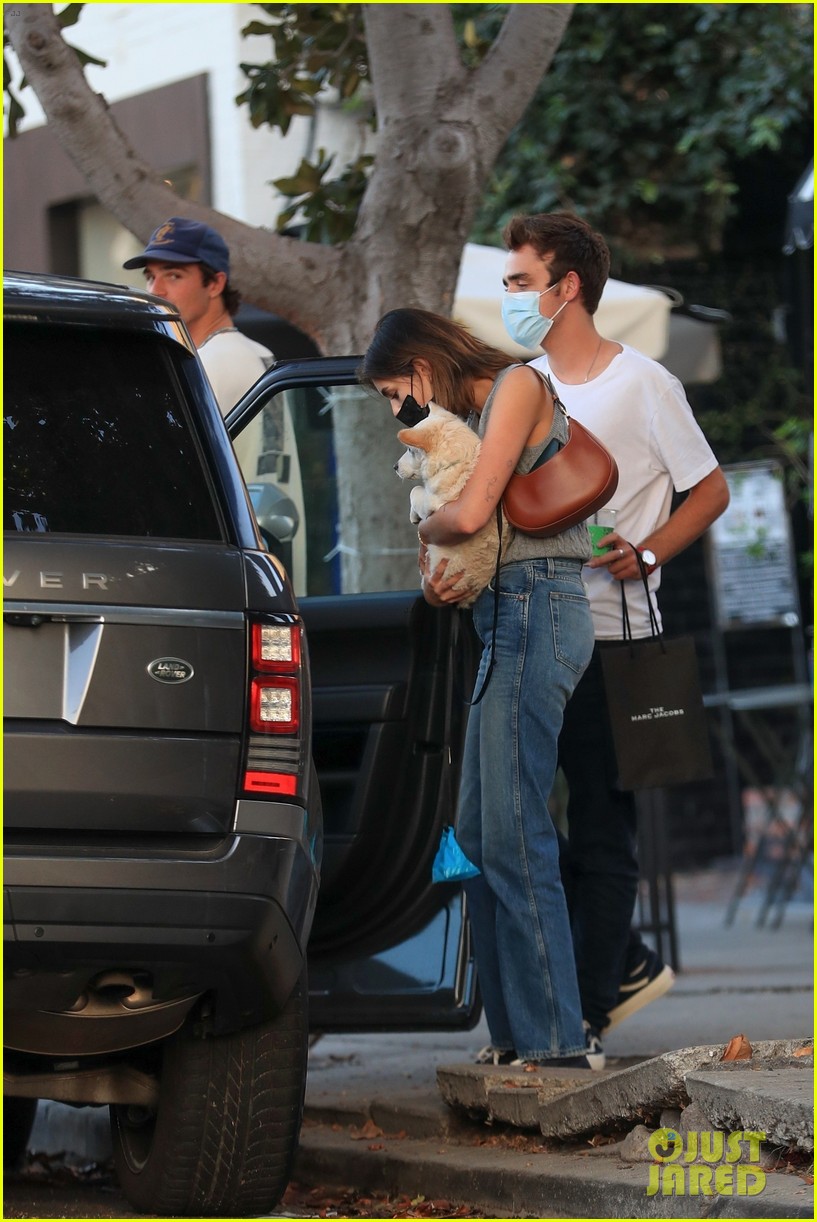 jacob elordi kaia gerber couple up for day out in la 26