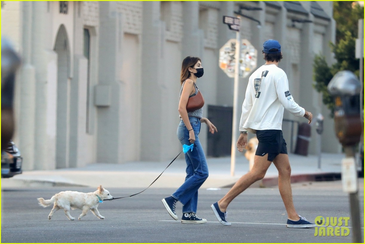 jacob elordi kaia gerber couple up for day out in la 30