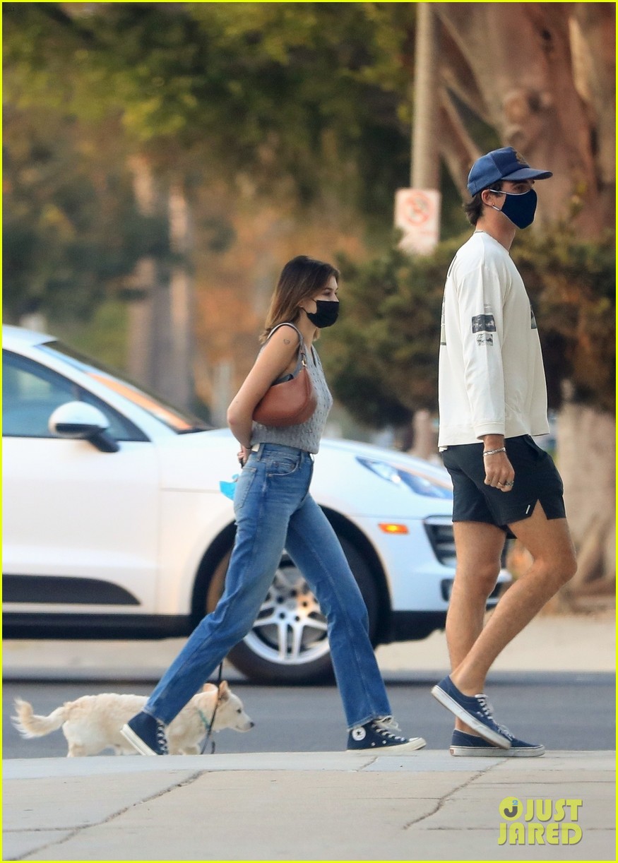 jacob elordi kaia gerber couple up for day out in la 31