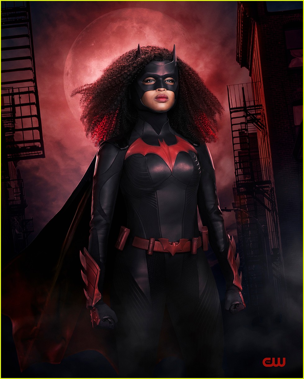 javicia leslie shares first look photos of her in the new batwoman suit 02