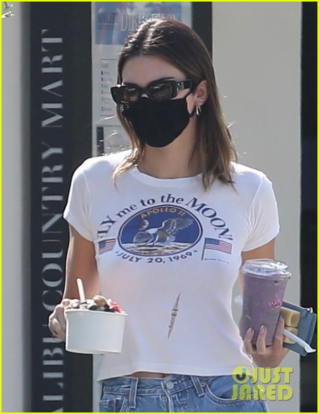 kendall jenner picks up lunch to go out in malibu 02