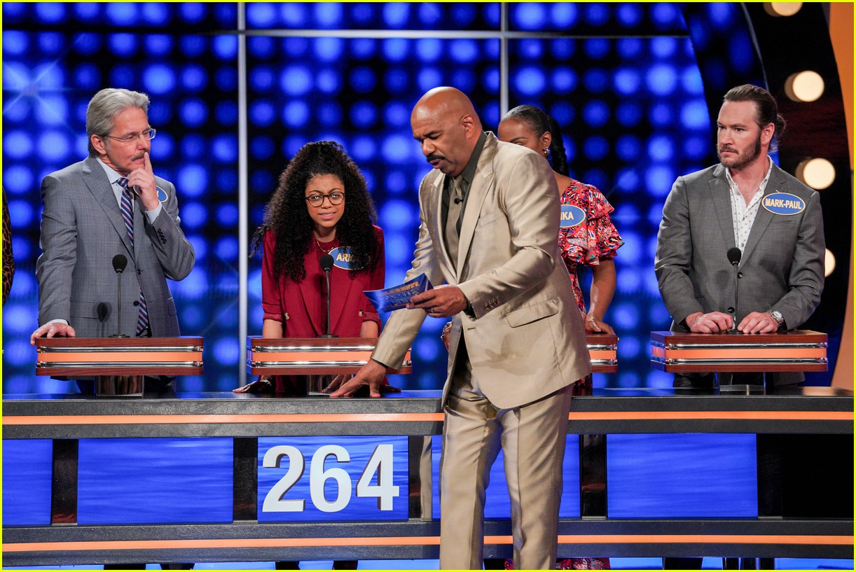 disney channel moms faced off against mixed ish cast on celebrity family feud 07