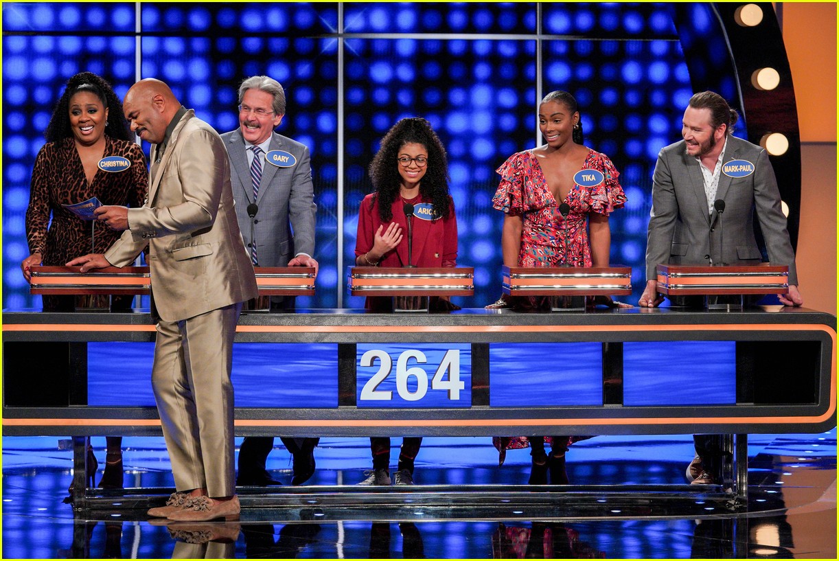 disney channel moms faced off against mixed ish cast on celebrity family feud 31