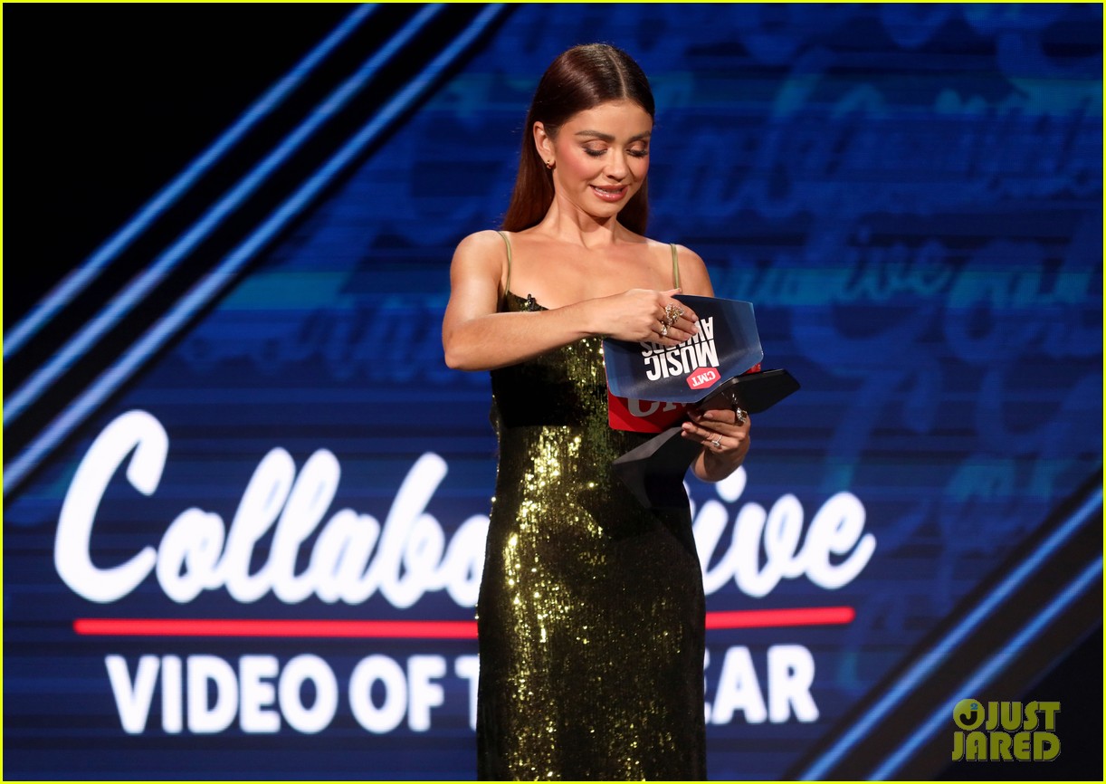sarah hyland rocks two more looks while hosting cmt music awards 10