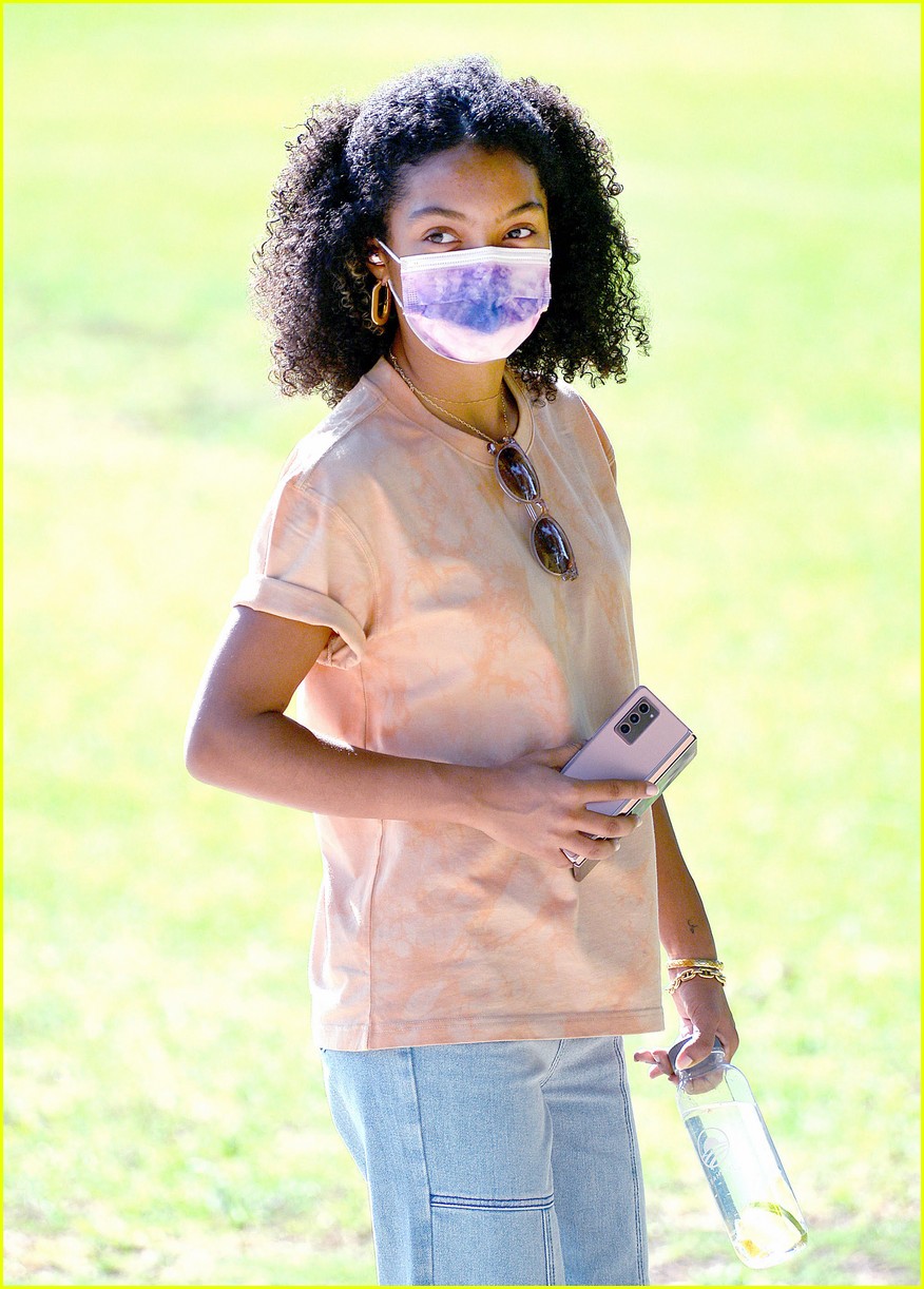 yara shahidi hangs out with her brother at the park 01