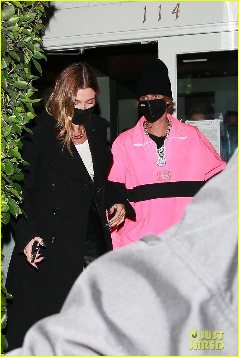 justin bieber hailey bieber out for dinner 02
