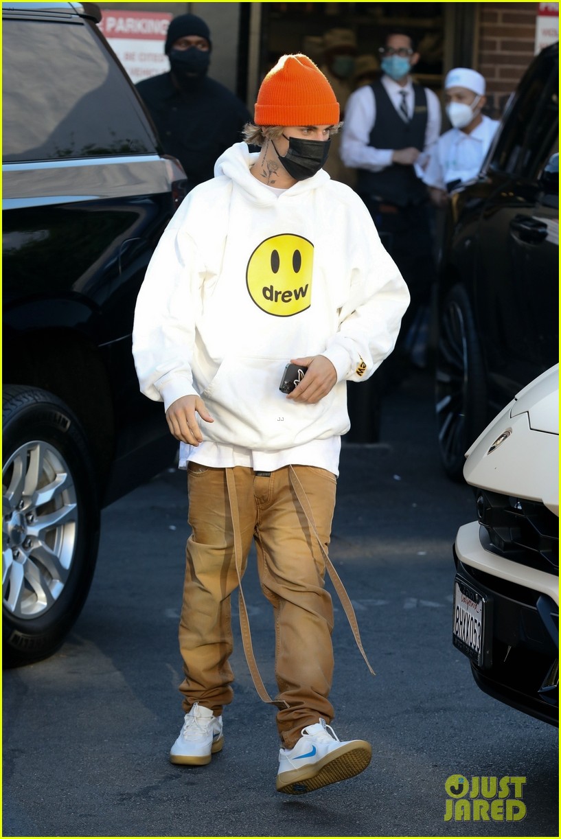 justin bieber lunch with wife hailey bieber 16
