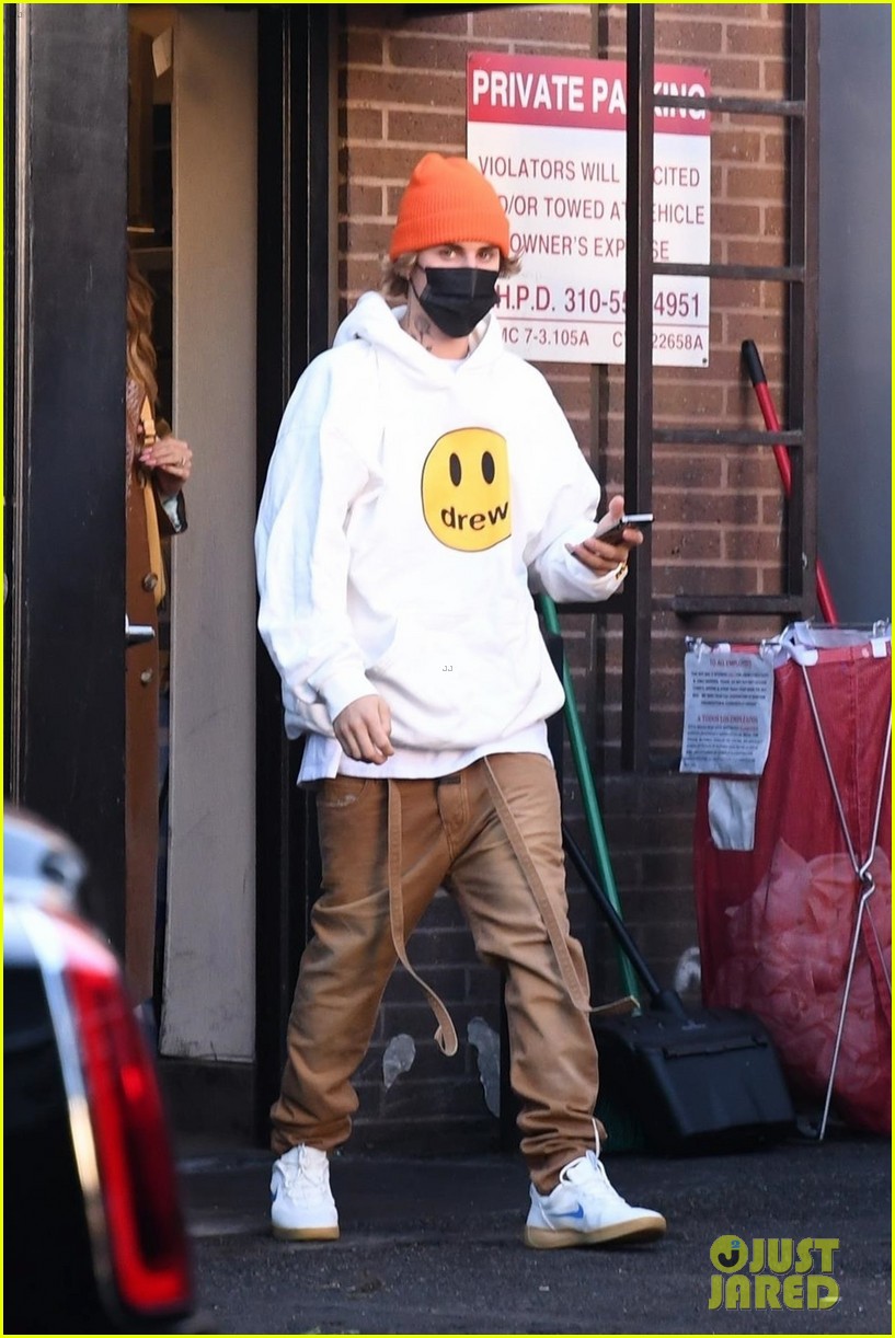 justin bieber lunch with wife hailey bieber 19