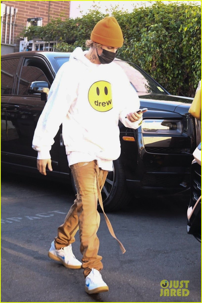 justin bieber lunch with wife hailey bieber 31