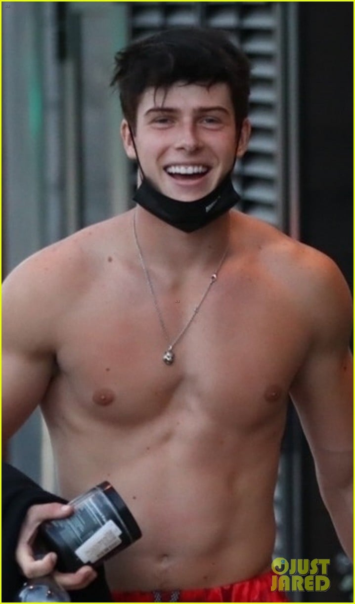 blake gray shows off newly dyed hair and ripped abs after workout 02