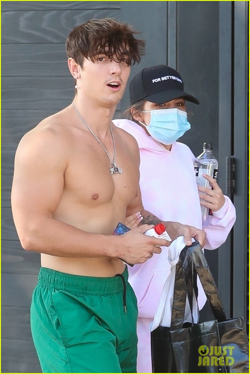 bryce hall leaves the gym shirtless with addison rae 05