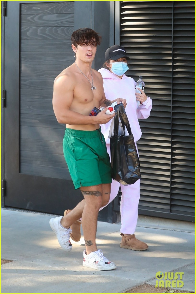 bryce hall leaves the gym shirtless with addison rae 07