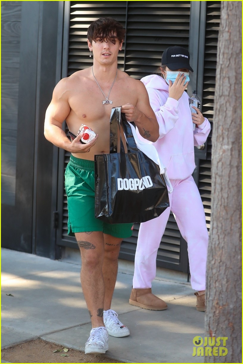 bryce hall leaves the gym shirtless with addison rae 10