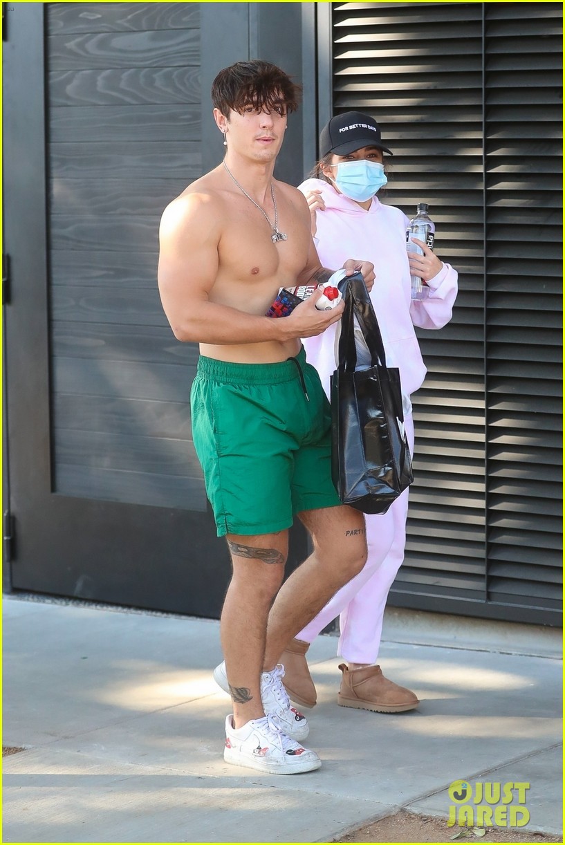bryce hall leaves the gym shirtless with addison rae 16