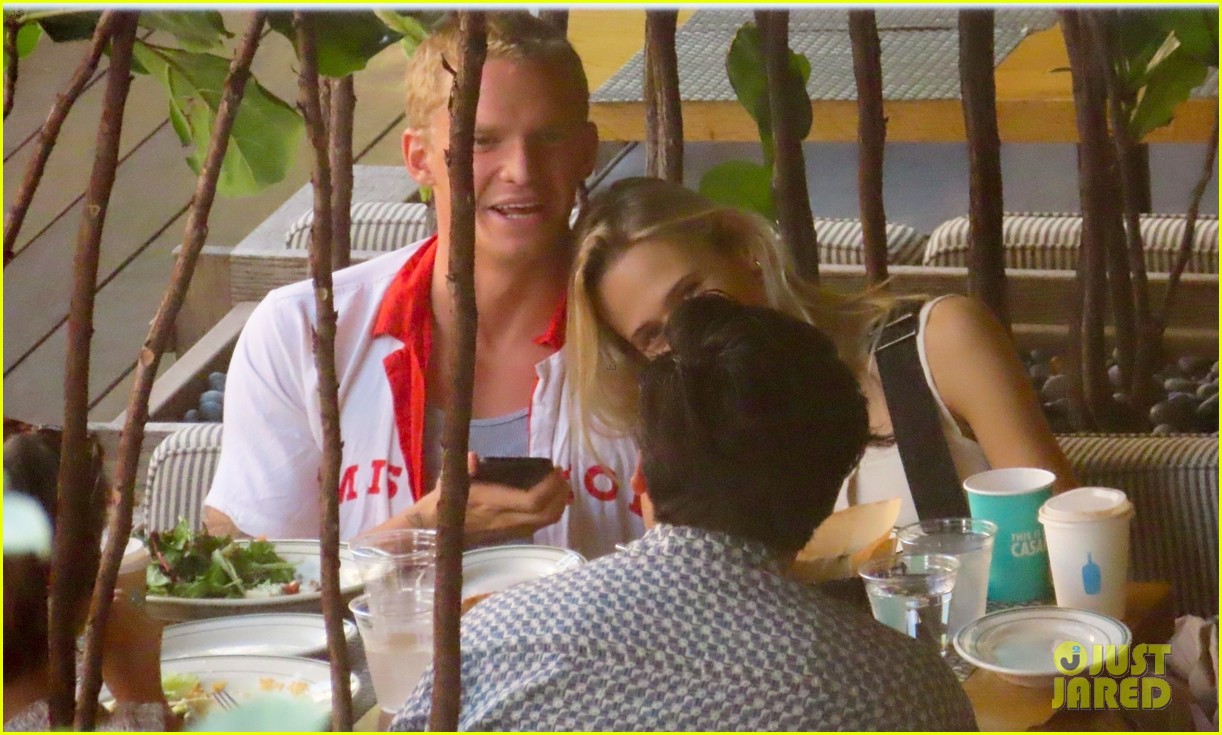 cody simpson flaunts pda with possible new girlfriend 18