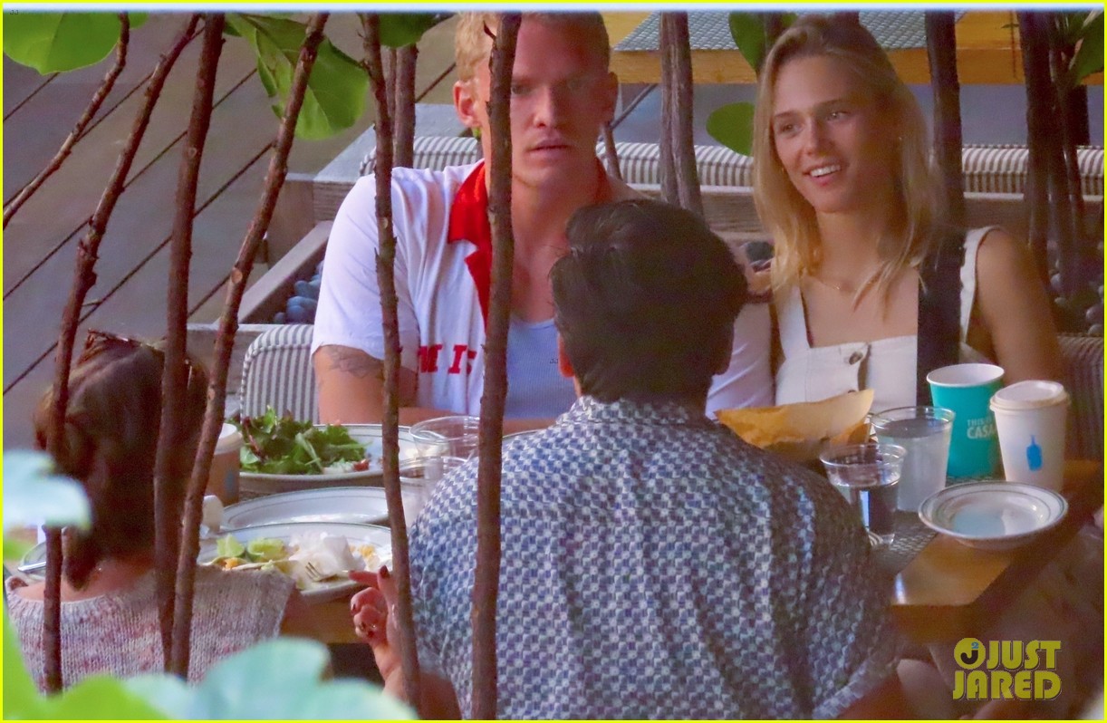 cody simpson flaunts pda with possible new girlfriend 19