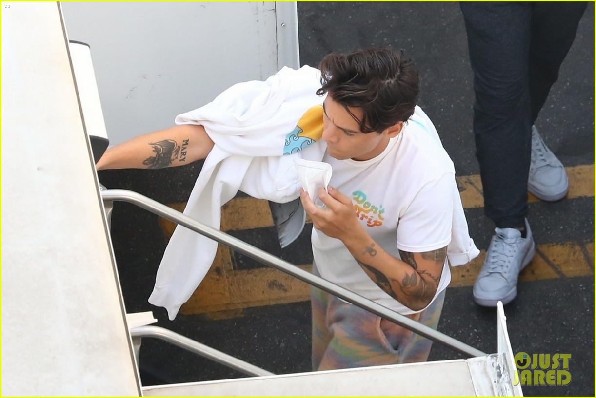 harry styles on dont worry darling set 27