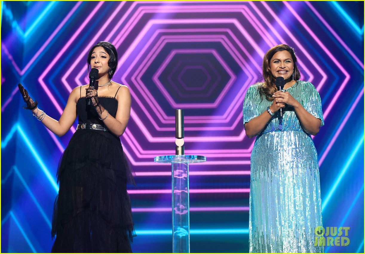 mindy kaling first appearance baby 2 pcas 07
