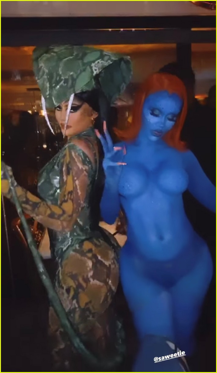 kendall jenner star studded halloween party 12