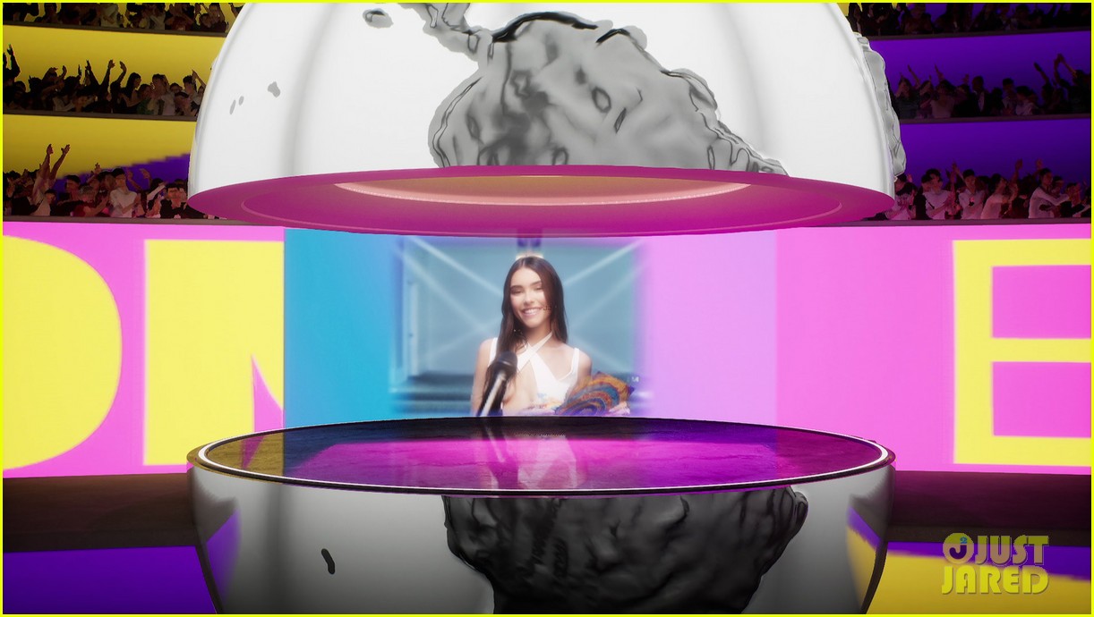 madison beer performs baby at mtv emas 2020 11
