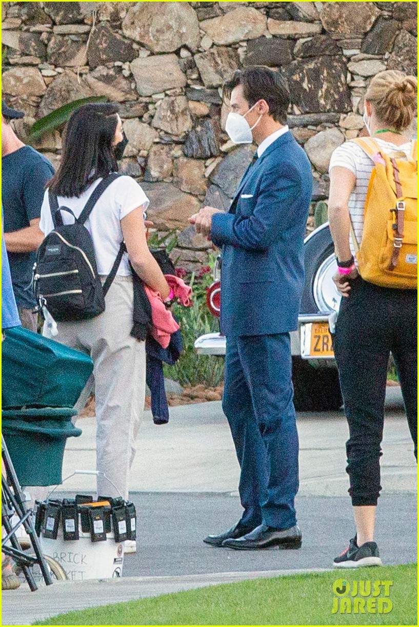 harry styles looks dapper in two suits on dont worry darling set in palm springs 29