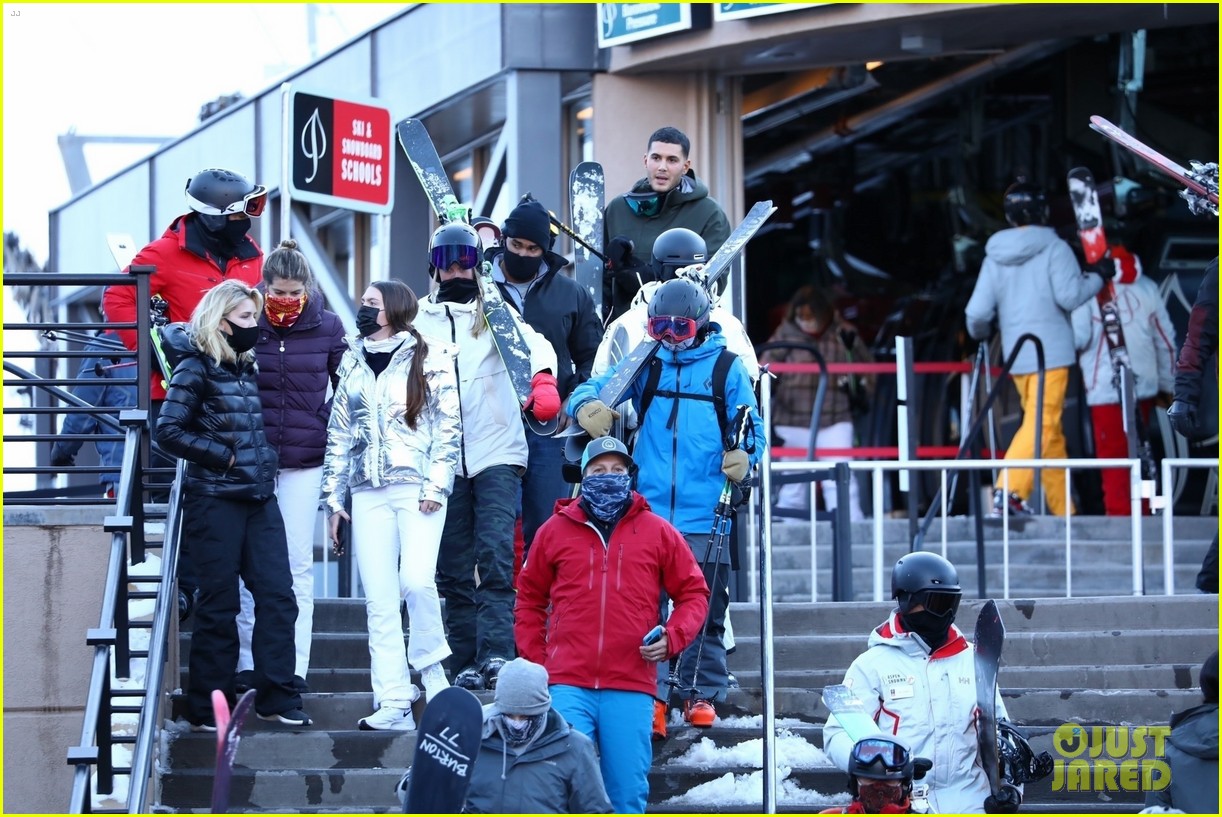 kendall jenner skis in aspen kris jenner shops 54