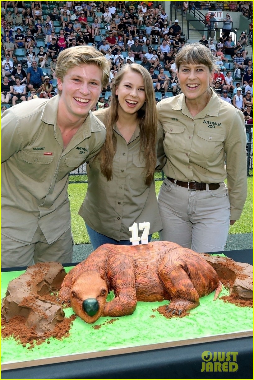 robert irwin was surprised with special video of his dad steve irwin for 17th birthday 03