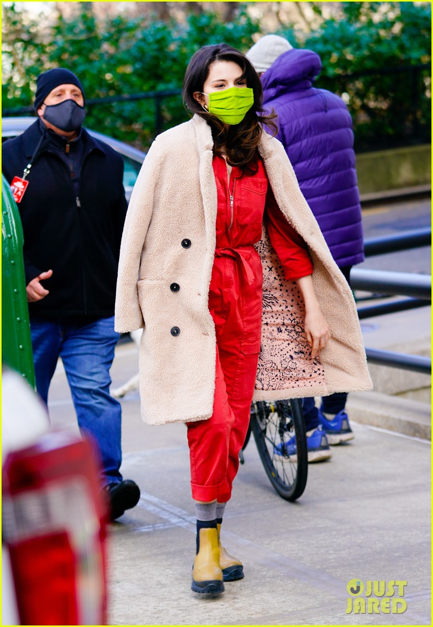 selena gomez neon green face mask only murders set 05