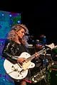 tori kelly performed christmas concert with babyface 05