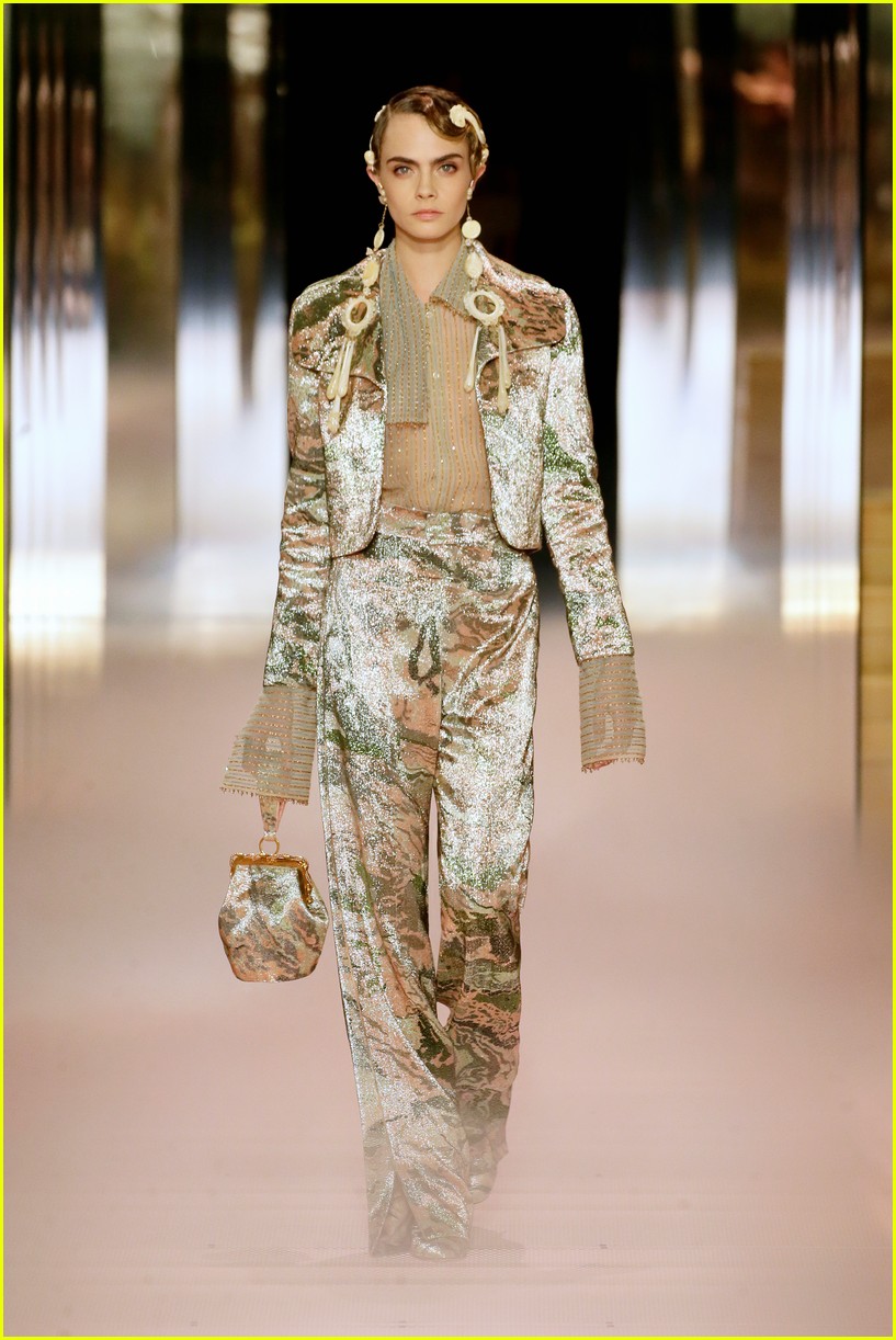 cara delevingne bella hadid hit the runway for fendi milan fashion show 03