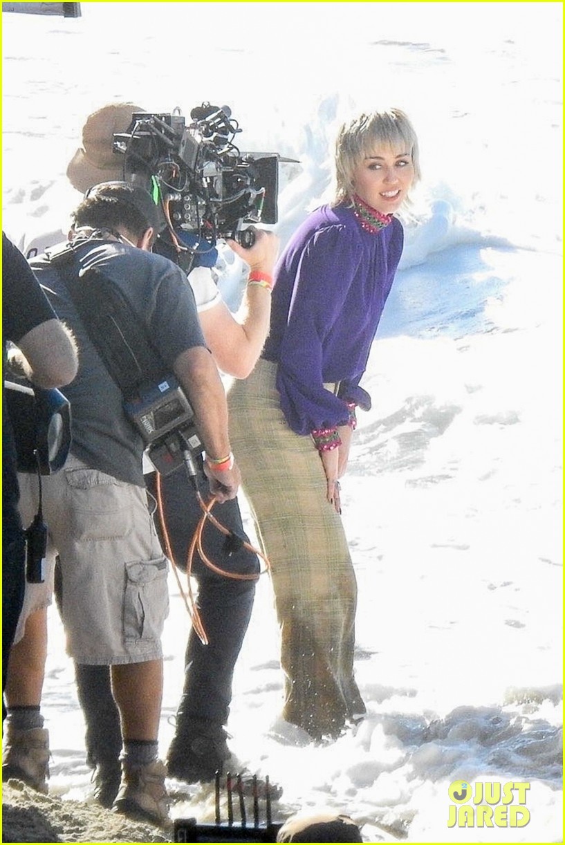 miley cyrus filming new music video at beach 02