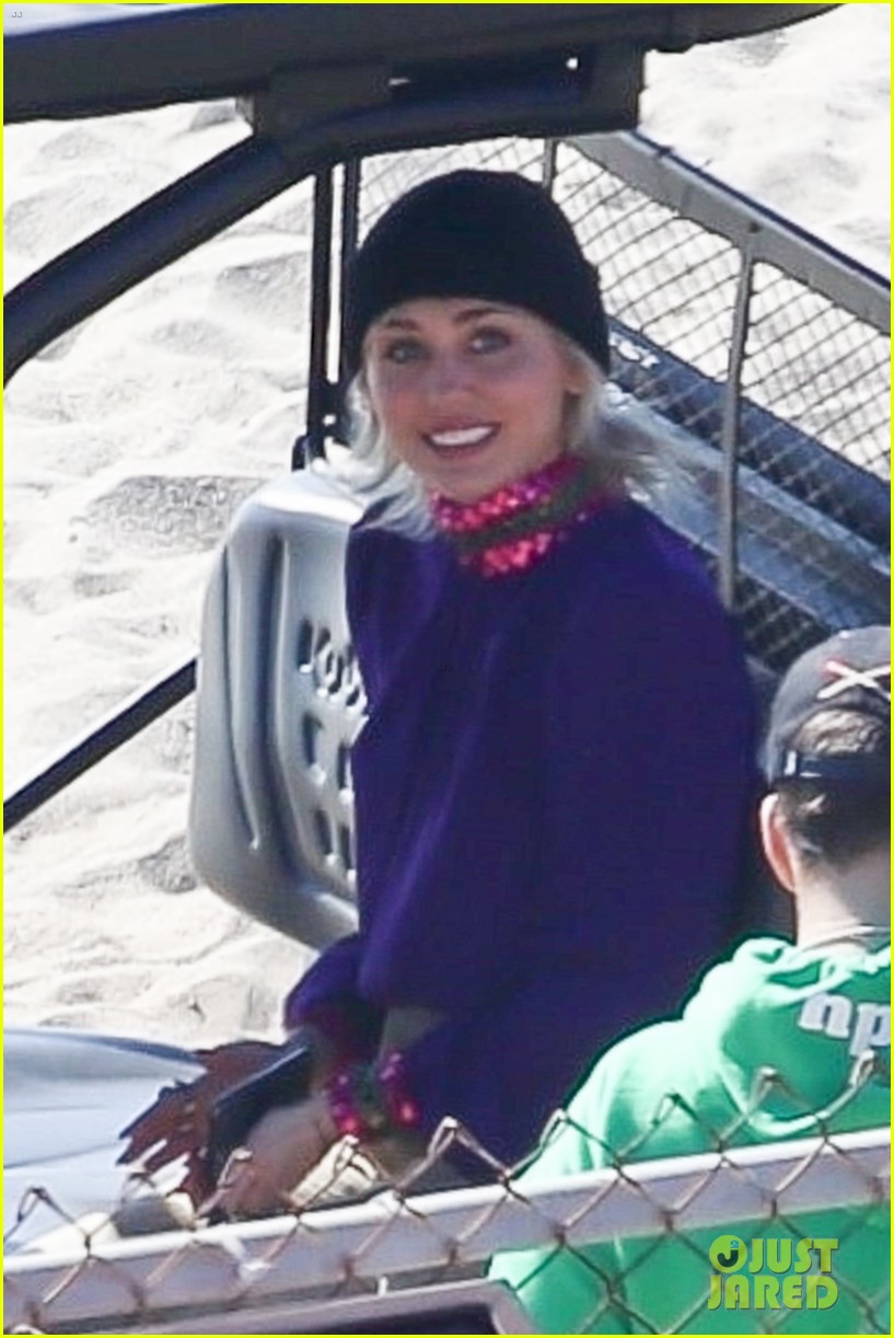 miley cyrus filming new music video at beach 04