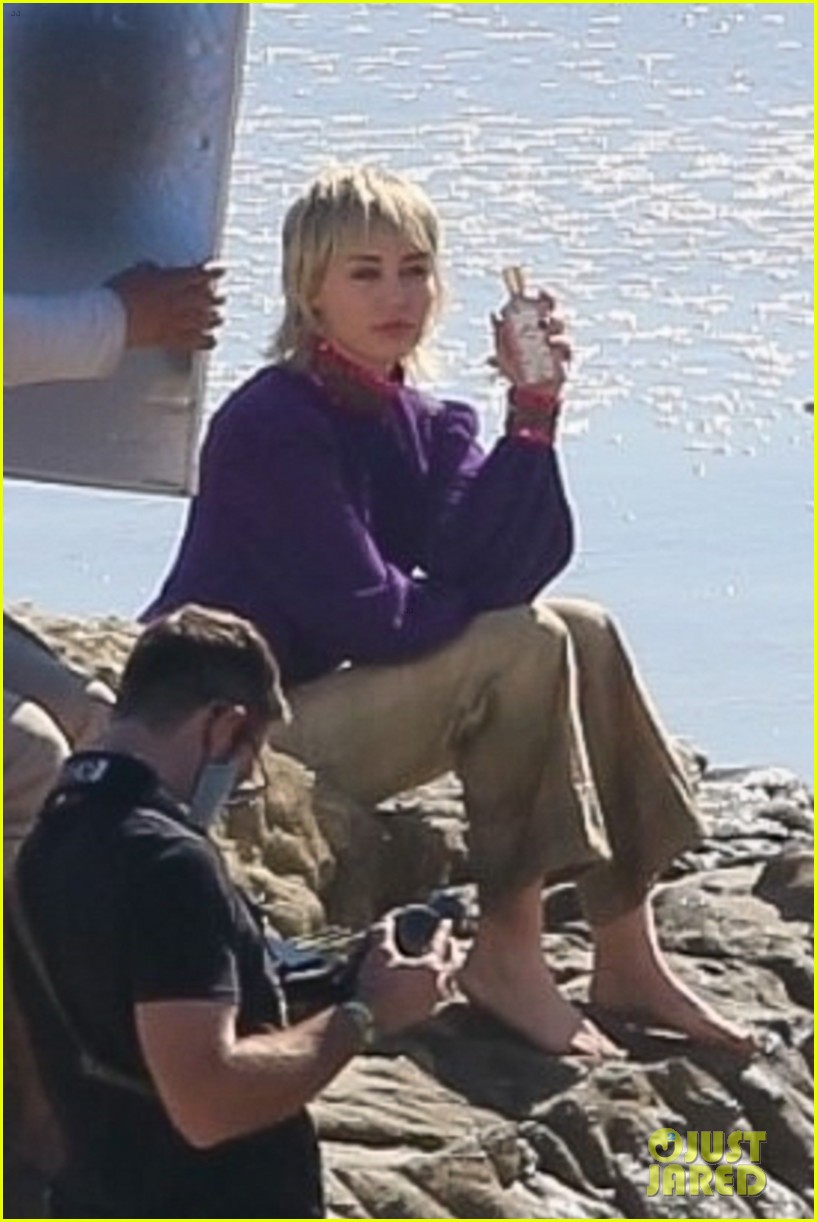 miley cyrus filming new music video at beach 05