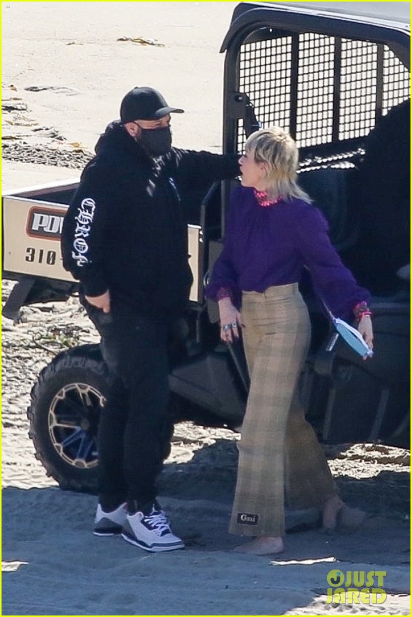 miley cyrus filming new music video at beach 115