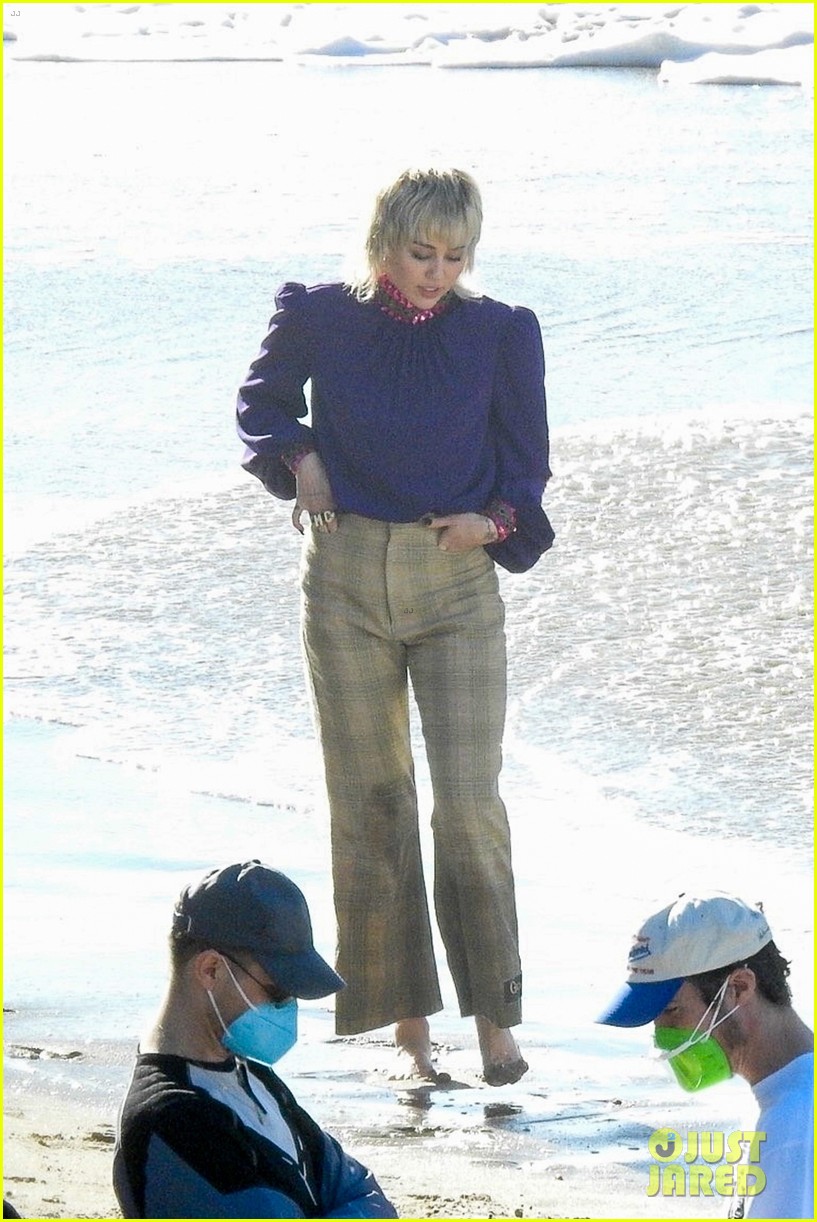 miley cyrus filming new music video at beach 14