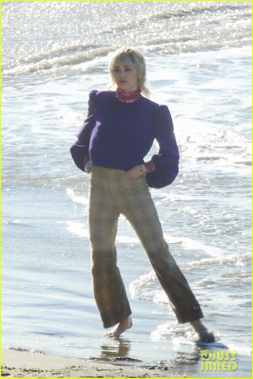 miley cyrus filming new music video at beach 15