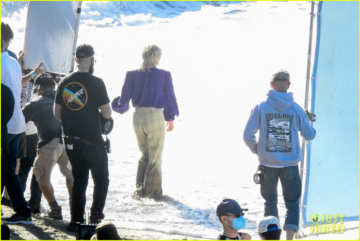 miley cyrus filming new music video at beach 29