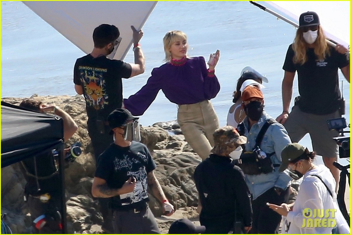 miley cyrus filming new music video at beach 79