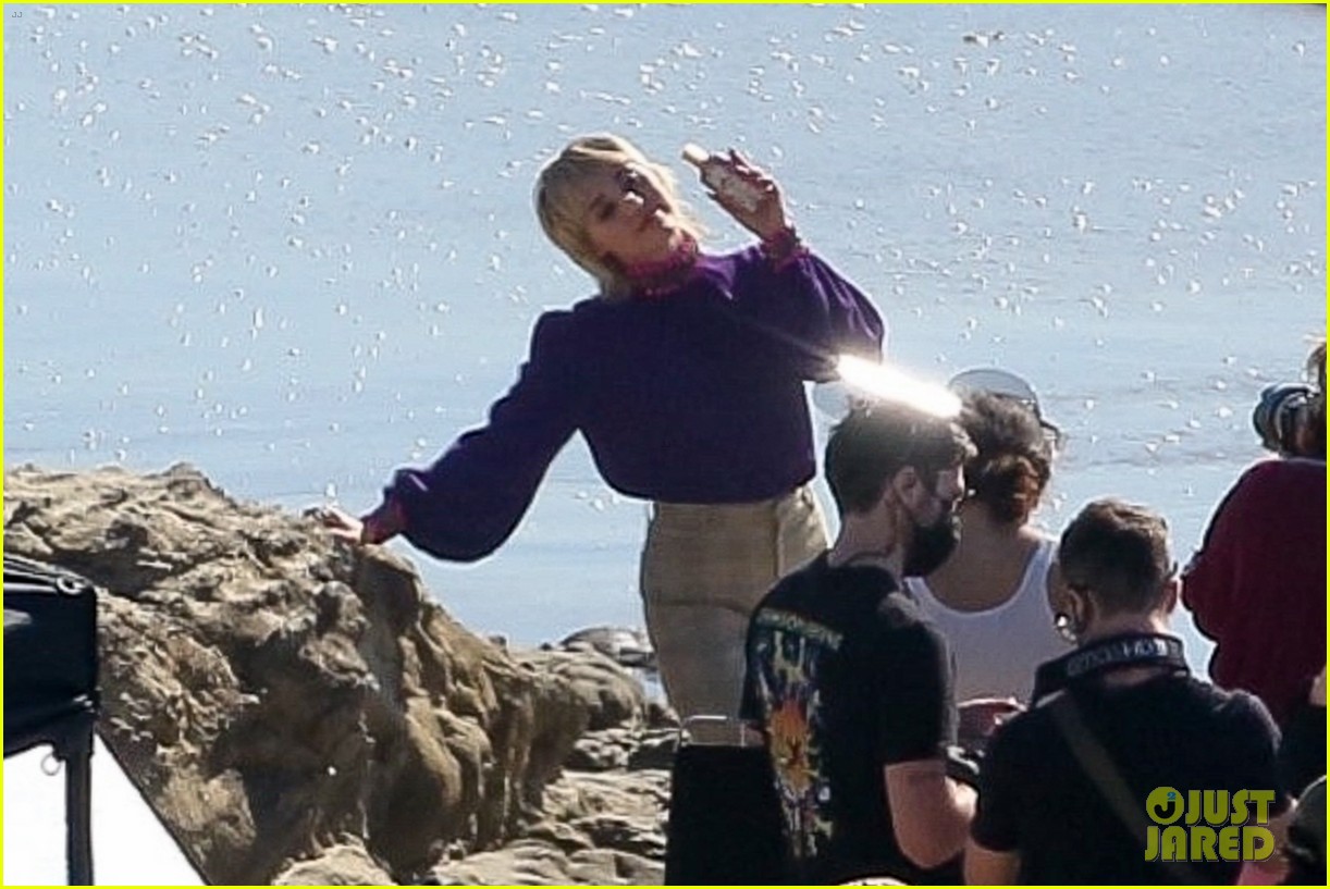 miley cyrus filming new music video at beach 86