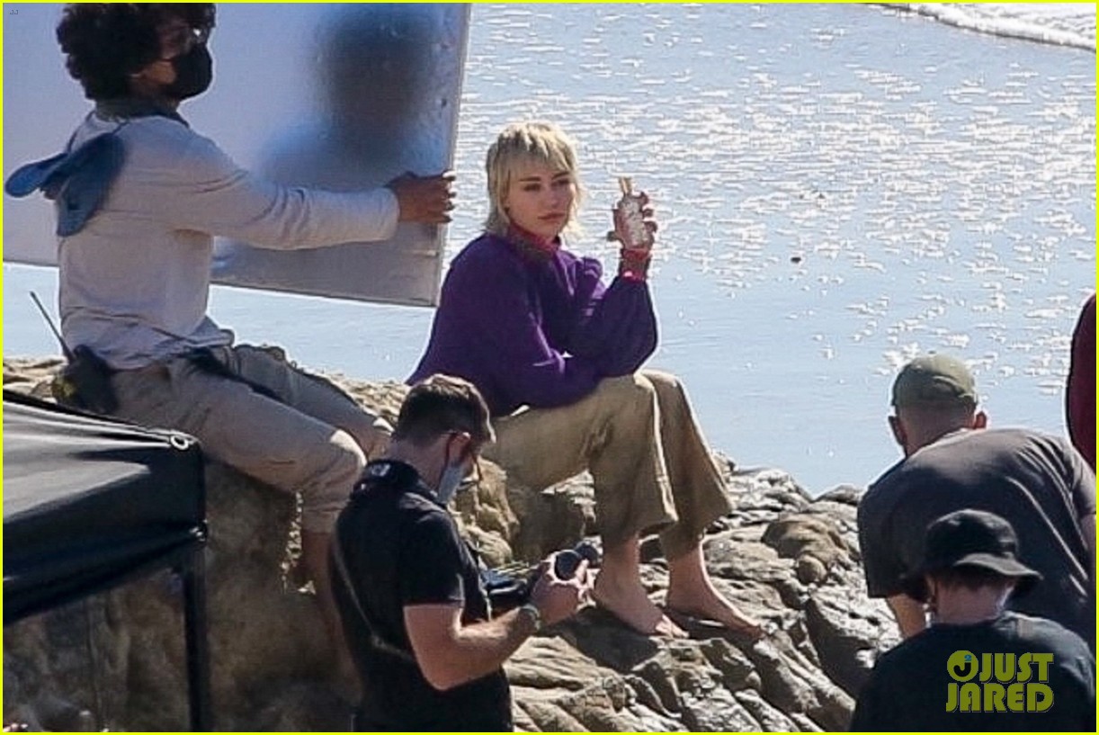 miley cyrus filming new music video at beach 93