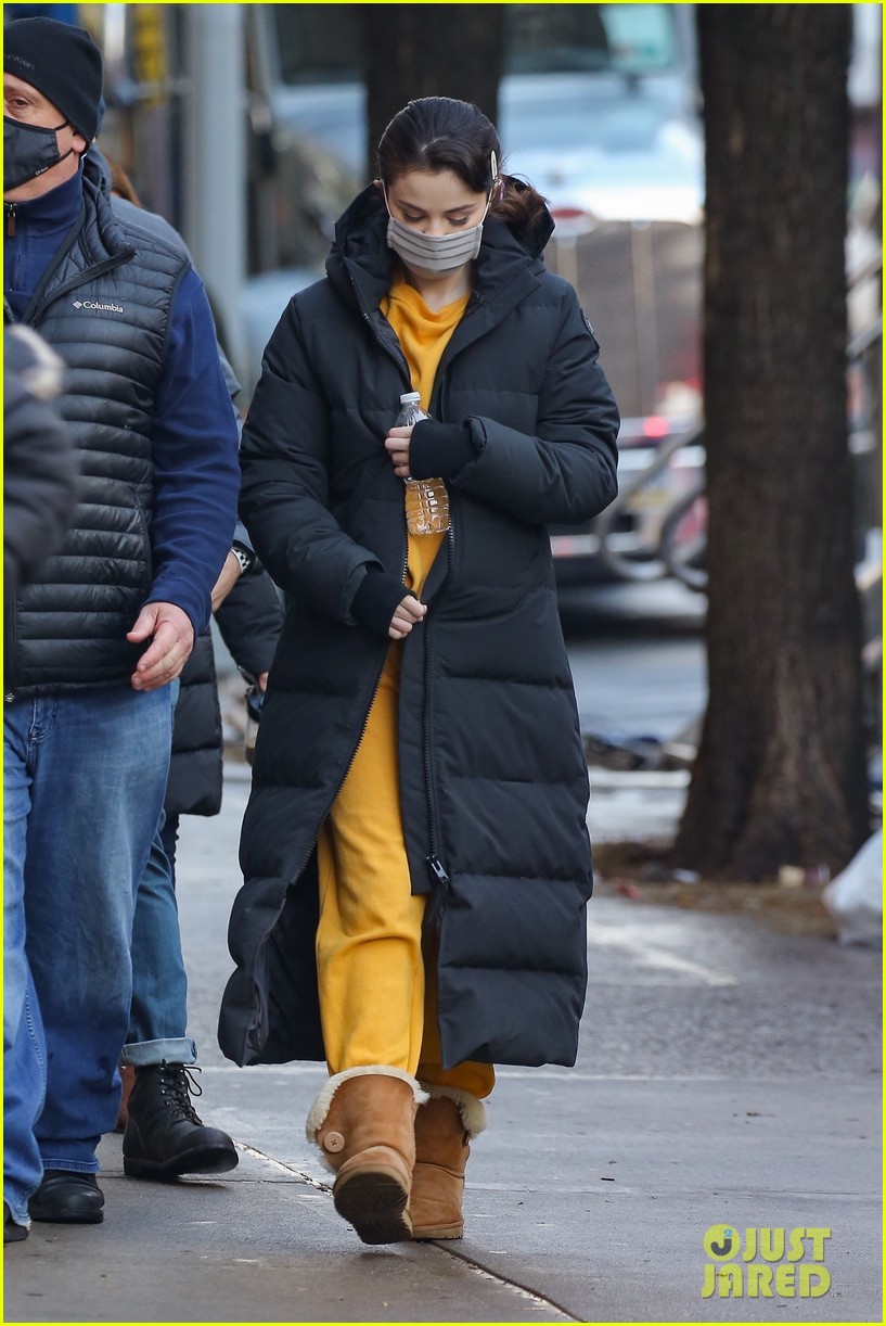 selena gomez bundles up while arriving on set of only murders 10