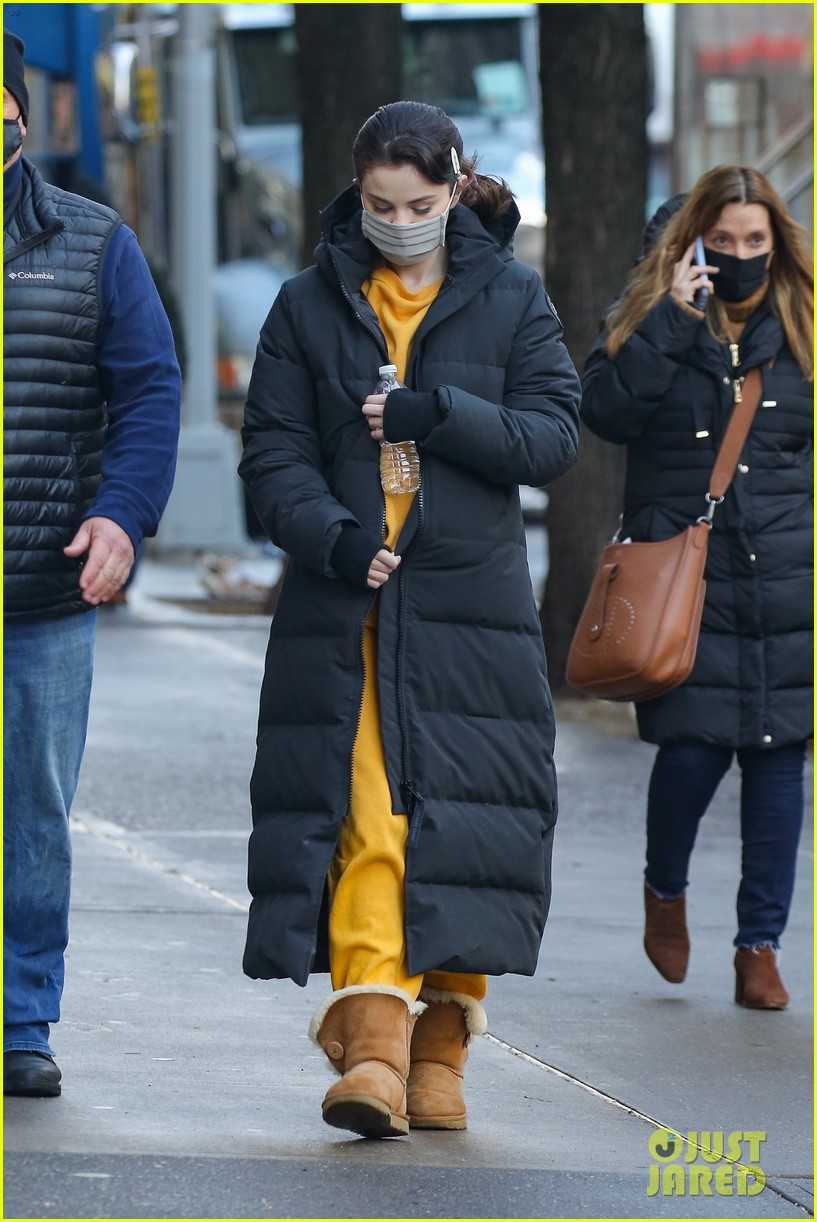 selena gomez bundles up while arriving on set of only murders 15