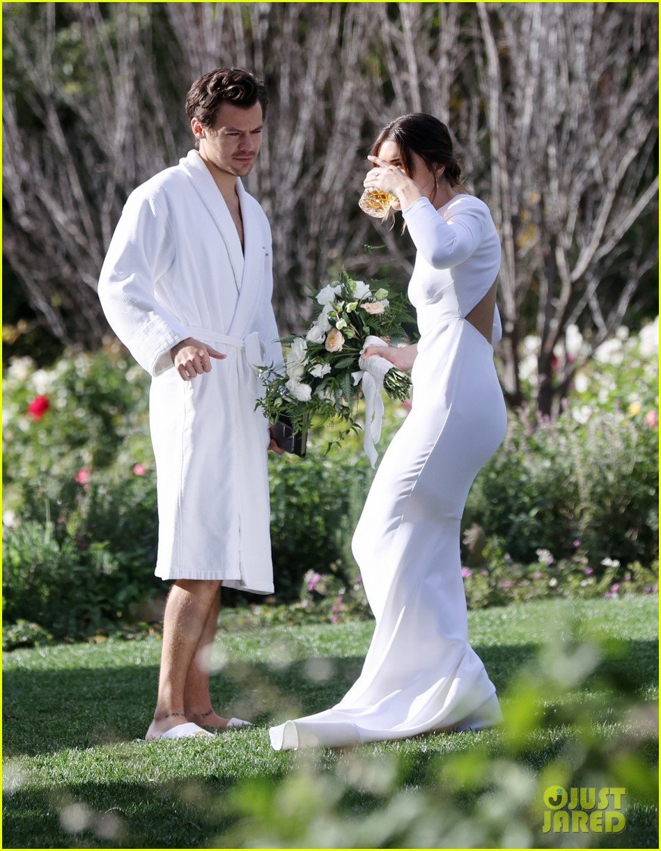 harry styles olivia wilde hold hands while attending managers wedding 57