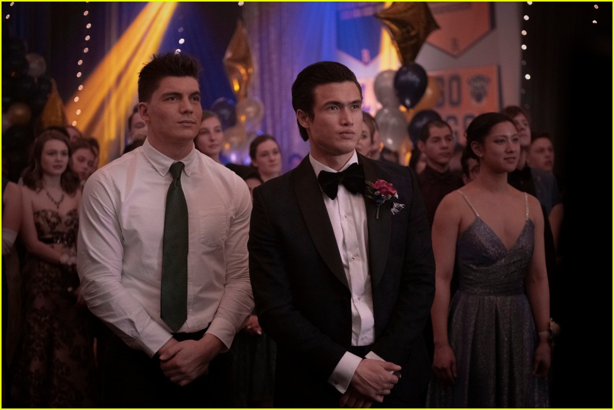 kj apa faces off with zane holtz in new shirtless riverdale stills 12