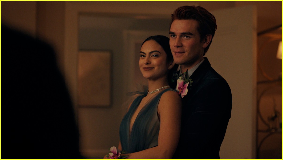 kj apa faces off with zane holtz in new shirtless riverdale stills 17