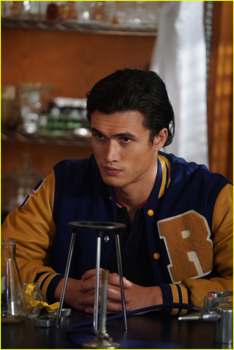 riverdale cast leave high school in graduation first look photos 04